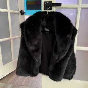 Black fur short vest Zara